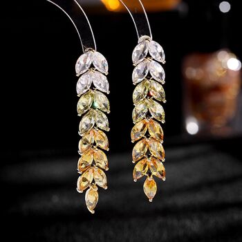 Boucles d'oreilles pendantes longues avec feuilles de zircone rayonnantes : le summum du luxe 7