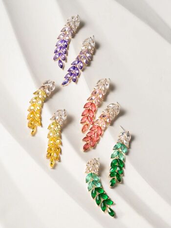 Boucles d'oreilles pendantes longues avec feuilles de zircone rayonnantes : le summum du luxe 11