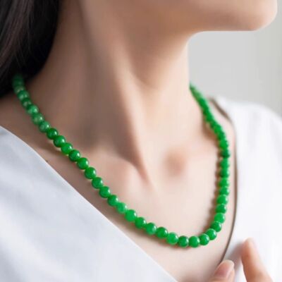 Collana senza tempo con perline di giada verde vivido