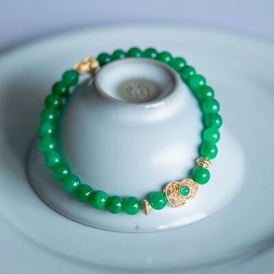Leuchtend grünes Jadeperlen-Armband mit Glücksbringer – AAAA-Qualität