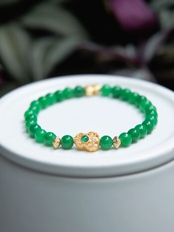 Bracelet de perles de jade vert vif avec porte-bonheur-qualité AAAA 10