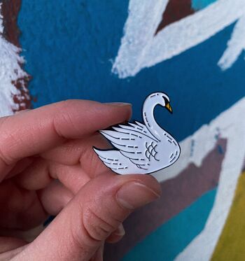 Pin's en émail "Cygne" 3