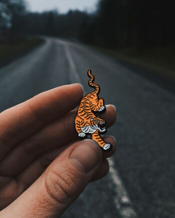 Pin's en émail "Tigre" 3