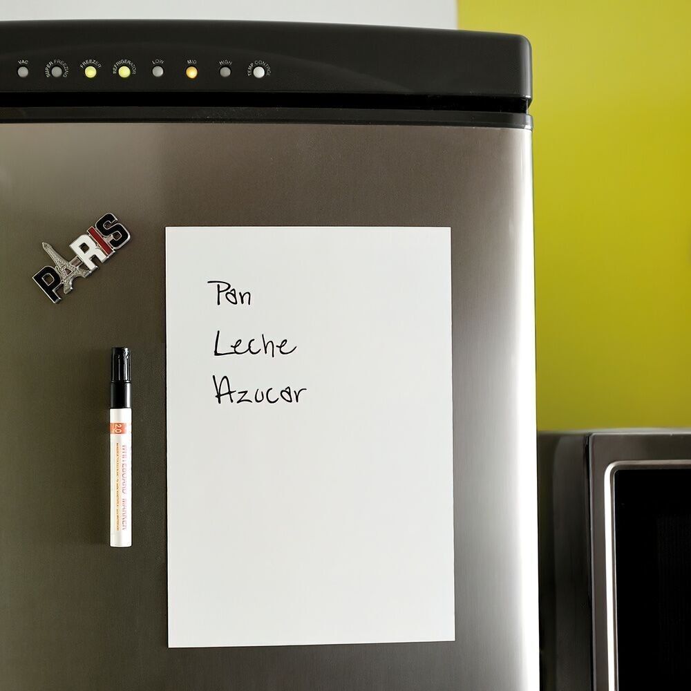 Lavagna magnetica in PVC bianco 210x305x1 mm.