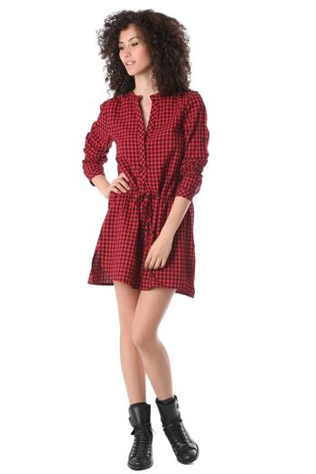 Robe chemise rouge en tissu imprimé à carreaux 1