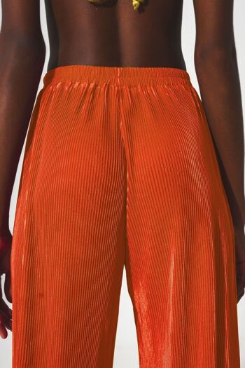 Pantalon large plissé en satin orange 6