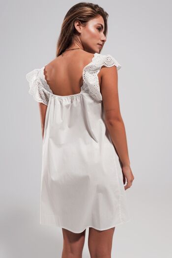 Mini robe avec détail de broderie en blanc 5