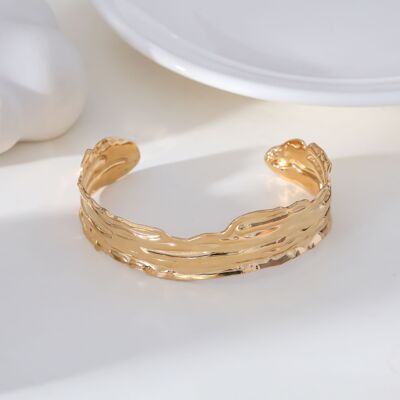 Gold leaf hammered bangle bracelet
