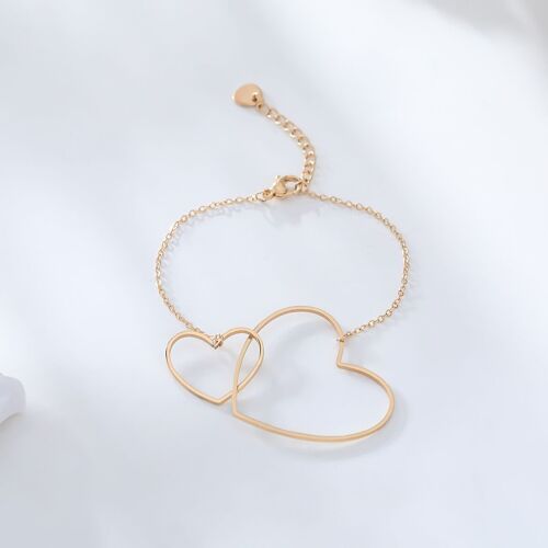 Bracelet chaîne dorée avec double cœurs entremelés