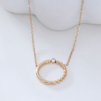 Collier chaîne dorée avec cercle et strass 1
