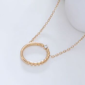 Collier chaîne dorée avec cercle et strass 2