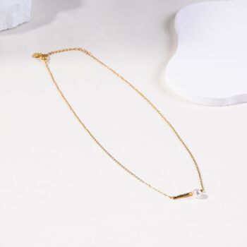 Collier chaîne dorée barre en strass et perle 1