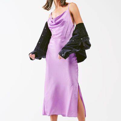 Robe mi-longue en satin à col bénitier en lilas