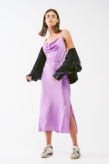 Robe mi-longue en satin à col bénitier en lilas 1