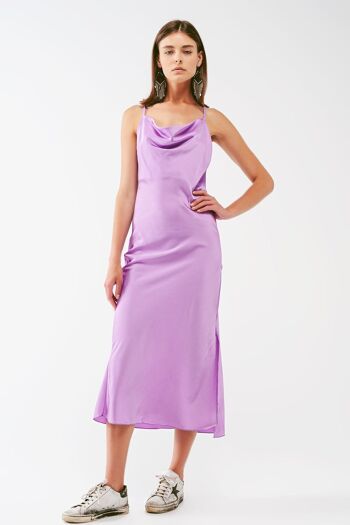 Robe mi-longue en satin à col bénitier en lilas 4