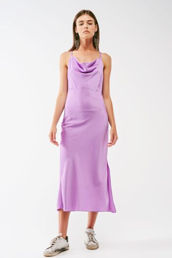 Robe mi-longue en satin à col bénitier en lilas 6