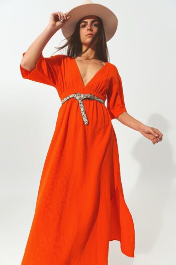 Robe longue texturée à col en V en orange 3