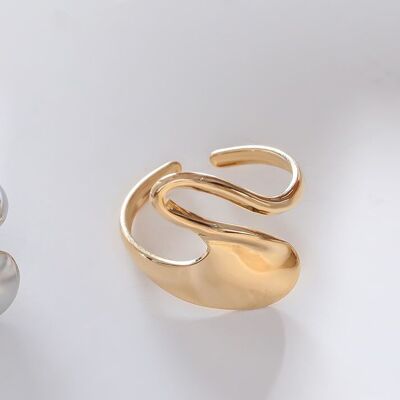 Thick wave gold ring