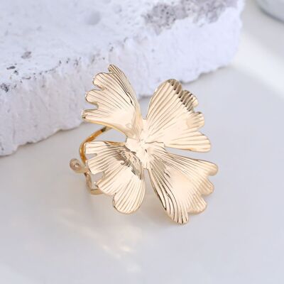 Ring with large flower with 4 petals