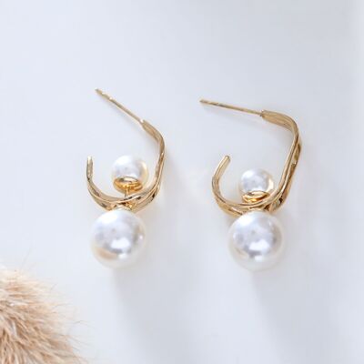Gehäkelte Ohrringe mit zwei baumelnden Perlen