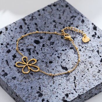 Bracelet chaîne dorée fleur avec 5 pétales 2