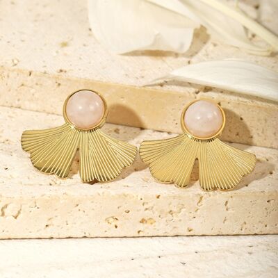 Goldene Ohrringe mit rosa Stein und zwei Blütenblättern