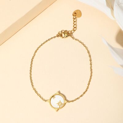 Golden chain bracelet with star pendant and mother-of-pearl