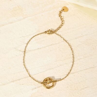Golden chain bracelet with round pendant and a bar