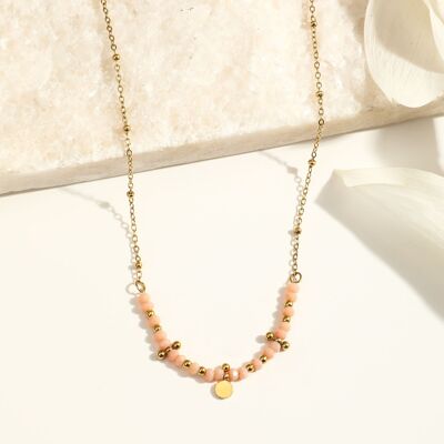 Goldene Halskette mit rosa Steinen und rundem Anhänger