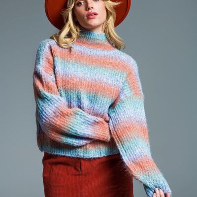 Maglione con collo alto in strisce ombreggiate in colori pastello