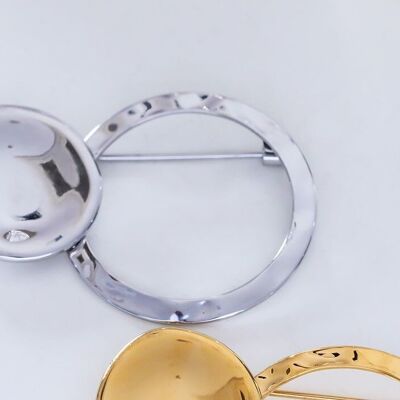 Silberne kreisförmige und runde Brosche aus Edelstahl