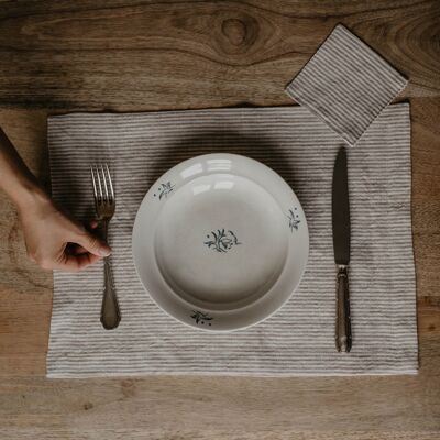 Linen placemat set