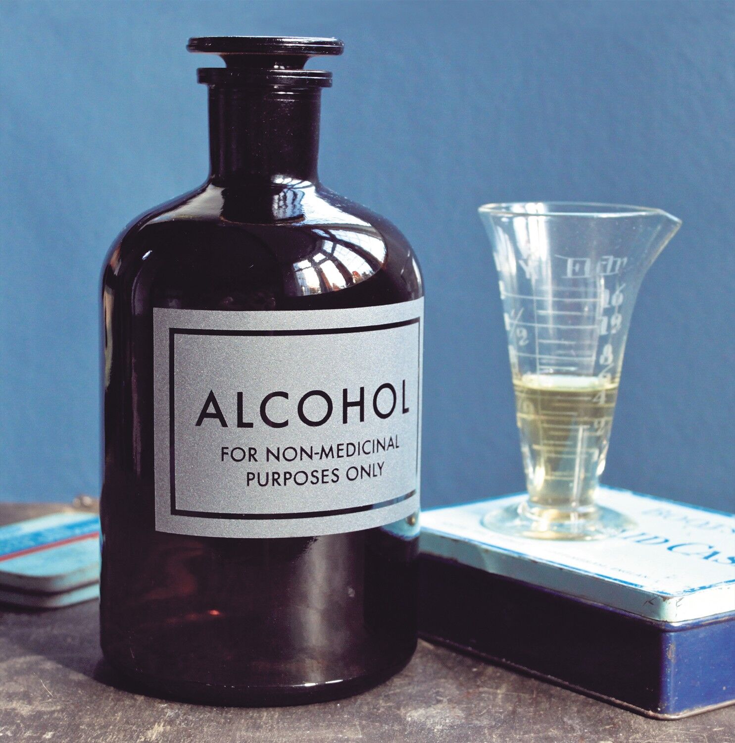 Tarjeta de saludos en blanco de alcohol no medicinal