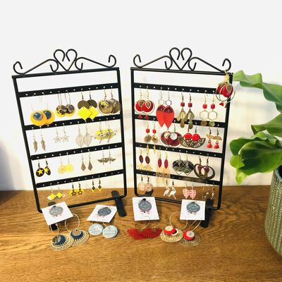 16 pairs of earrings + black metal holder