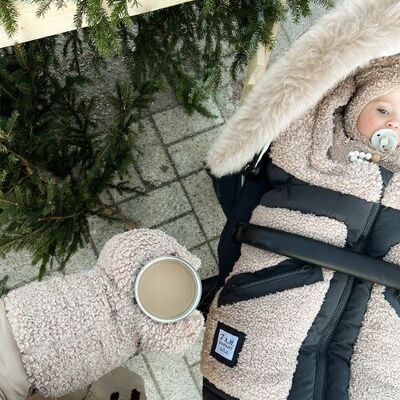 7AM Blanket 212 Evolutionary Footmuff: Adjustable and Universal for Baby, Water Repellent and Thermal. Smokey and oatmeal Teddy