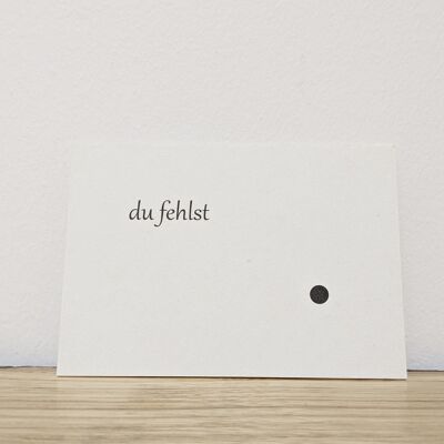 Cartolina mini Din A7 "ti manchi" - come piccolo regalo o lettera d'amore stampata su cartone di pasta di legno massiccio
