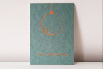 Carte de Noël "Boule de Noël" - un design simple et des couleurs spéciales sur du carton à pâte de bois 1