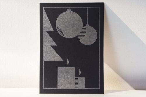 Postkarte "Kerzen Kugeln Tannenbaum" - Weihnachtsgrafik in silberner Druckfarbe auf schwarzem Hintergrund