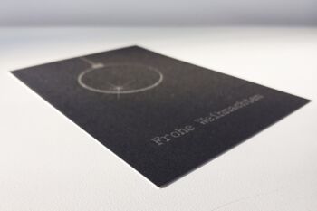 Carte de Noël "Boule de Noël" - design simple en impression couleur argent sur papier noir et blanc 2
