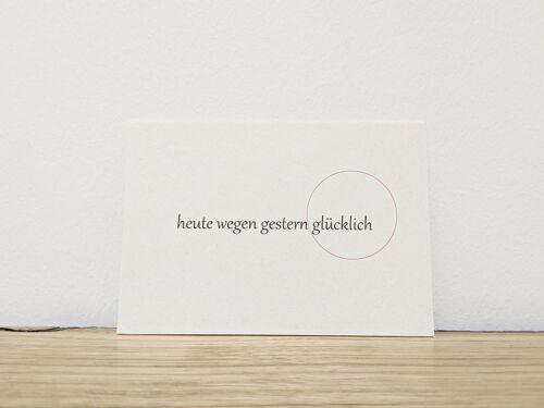 Mini Din A7 Postkarte "heute wegen gesten glücklich" -  auf fester Holzschliffpappe gedruckt