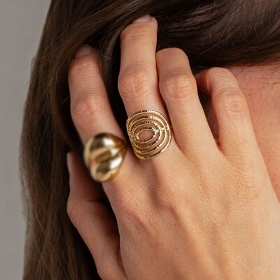 Krishna ring - 3 textured and openwork ovals