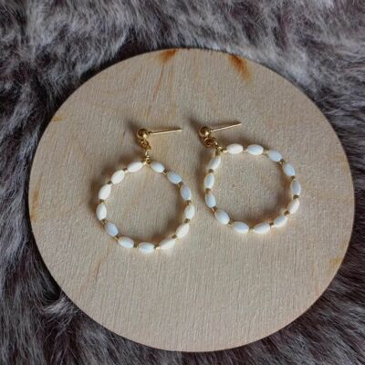 LIZZIE Mother-of-pearl rice grain hoop earrings