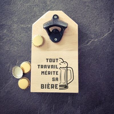 Wandflaschenöffner „Jede Arbeit verdient ihr Bier“