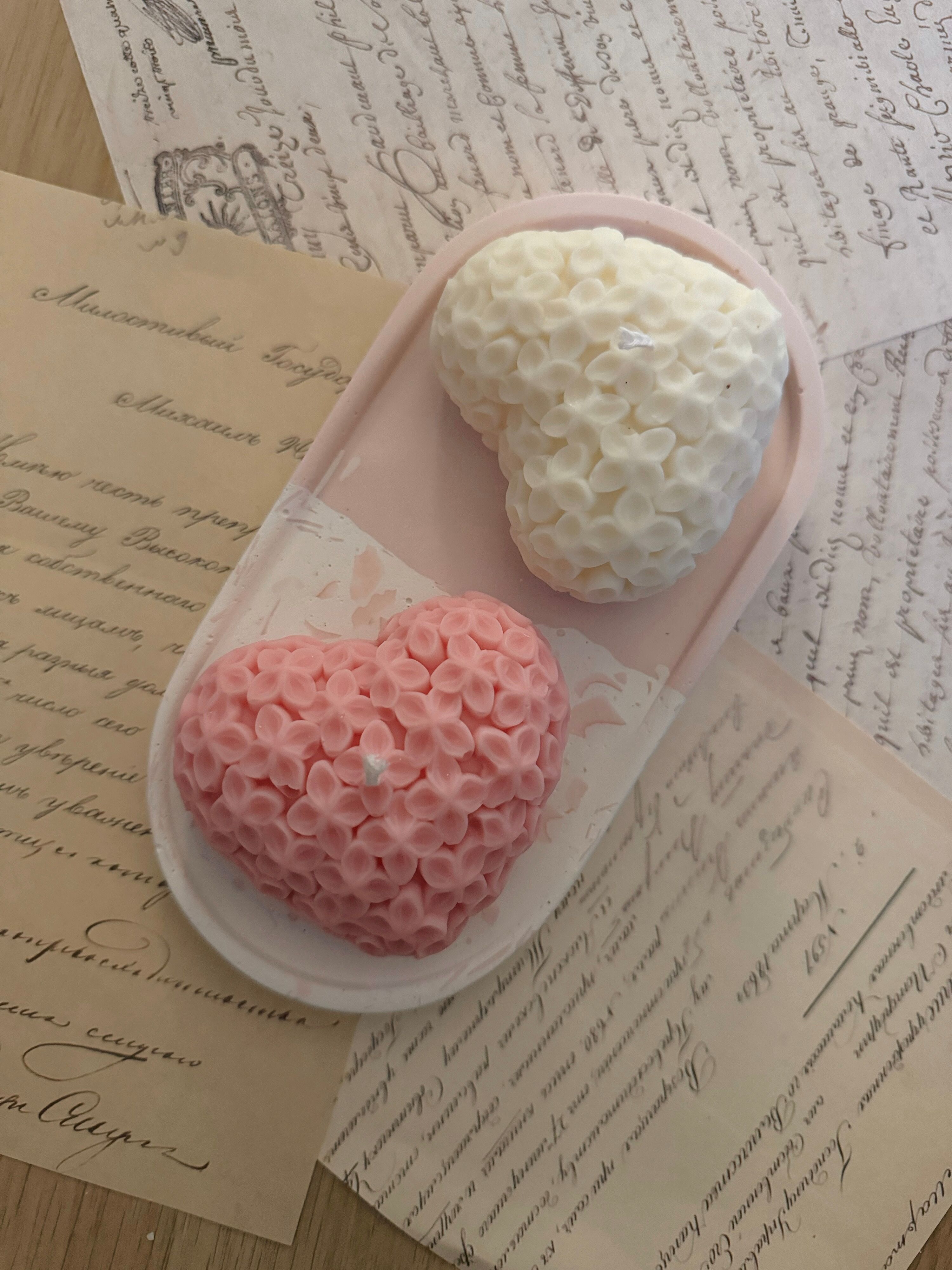Heart candle with daisy details