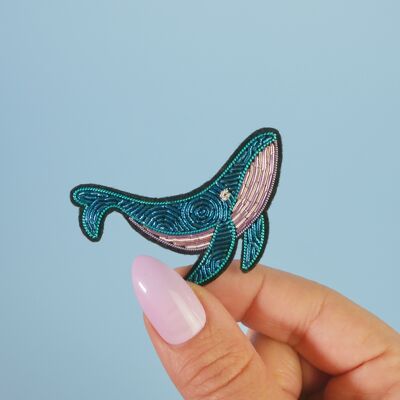 Broche Baleine fait main broderie cannetille - Collection Océan