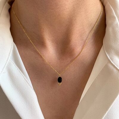 Women's necklace with oval black Onyx stone pendant, fine chain