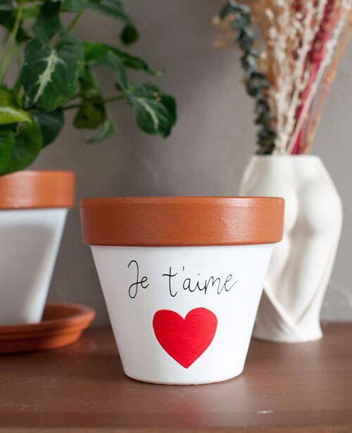 Cache pot / pot de fleurs en terre cuite : Je t’aime