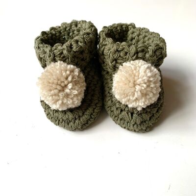 Bottines à pompons en coton bio olive avec pompon gris foncé