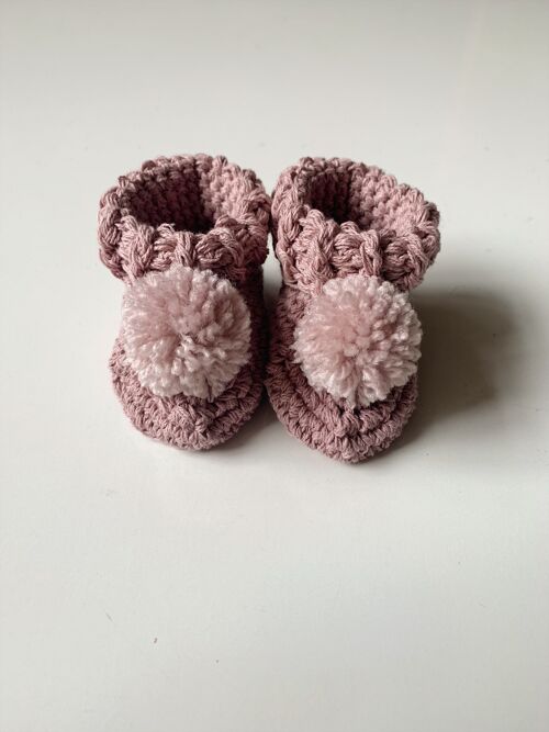Organic cotton pom pom booties chalky pink with oatmeal pom