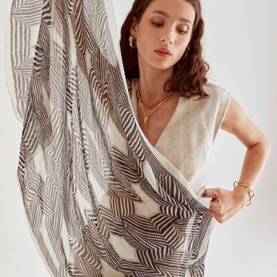 VERA PLISSE SCARF IN GREY AND BLACK